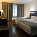ホテル Iberik Santo Domingo Plaza オビエド
