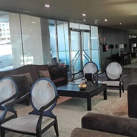 ホテル Iberik Santo Domingo Plaza オビエド